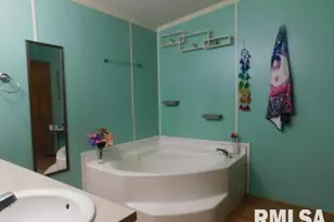 120 W 7th St, Coal Valley, IL 61240 - Photo 9