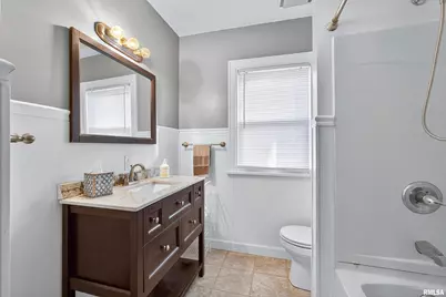 803 Holmes Street, Bettendorf, IA 52722 - Photo 15