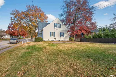 803 Holmes Street, Bettendorf, IA 52722 - Photo 35