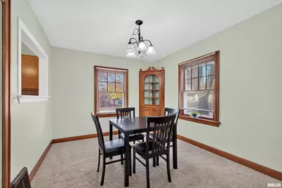 803 Holmes Street, Bettendorf, IA 52722 - Photo 9