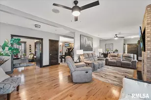 302 9th St, Silvis, IL 61282 - Photo 9