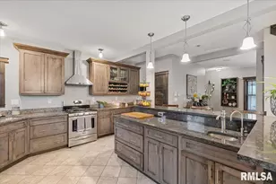 302 9th St, Silvis, IL 61282 - Photo 17