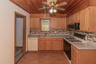 2802 Archer Dr Dr, East Moline, IL 61244 - Photo 7