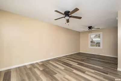 3205 Candlewick Drive, Bettendorf, IA 52722 - Photo 7