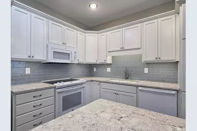 2592 Middle Road #313, Bettendorf, IA 52722 - Photo 15