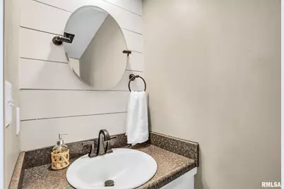 3044 Jersey Ridge Rd Road, Davenport, IA 52807 - Photo 7