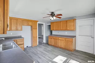1416 17th Ave, Moline, IL 61265 - Photo 9