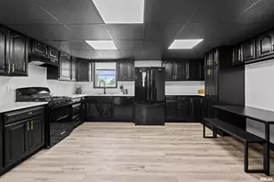 2400 24th St, Rock Island, IL 61201 - Photo 25