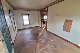 1385 Clark St, Galesburg, IL 61401 - Photo 11