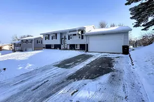 8119 10th St W, Rock Island, IL 61201 - Photo 3