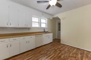 436 Hollis St, Kewanee, IL 62443 - Photo 9