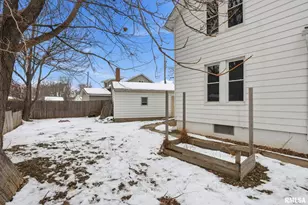 1306 17th St, Moline, IL 61265 - Photo 3