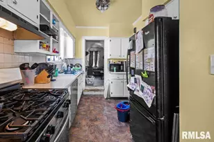 1624 14 1/2 St, Rock Island, IL 61201 - Photo 3