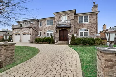 6930 N Kedvale Avenue, Lincolnwood, IL 60712 - Photo 1