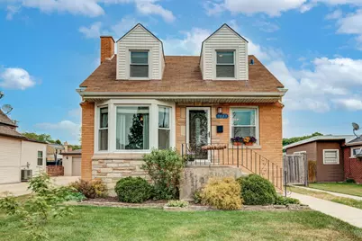 5023 N Nagle Avenue, Chicago, IL 60630 - Photo 1