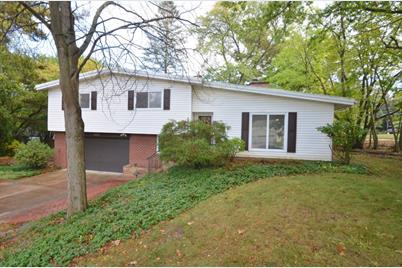 2001 Valley Road - Photo 1