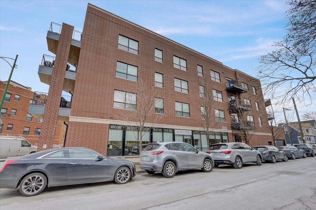 3047 N Oakley Ave #301, Chicago, IL 60618 - MLS 11304179 - Coldwell Banker