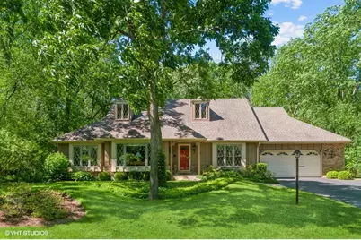 6 Queens Way, Lincolnshire, IL 60069 - Photo 1