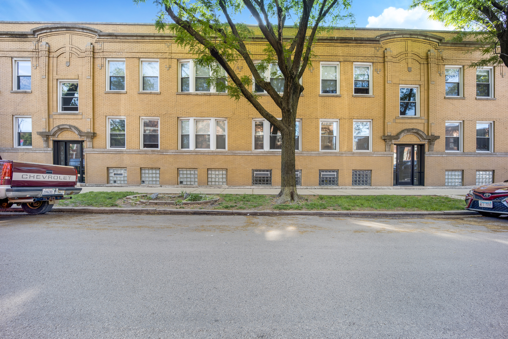 3610 N Oakley Ave #2, Chicago, IL 60618 - MLS 11450908 - Coldwell Banker