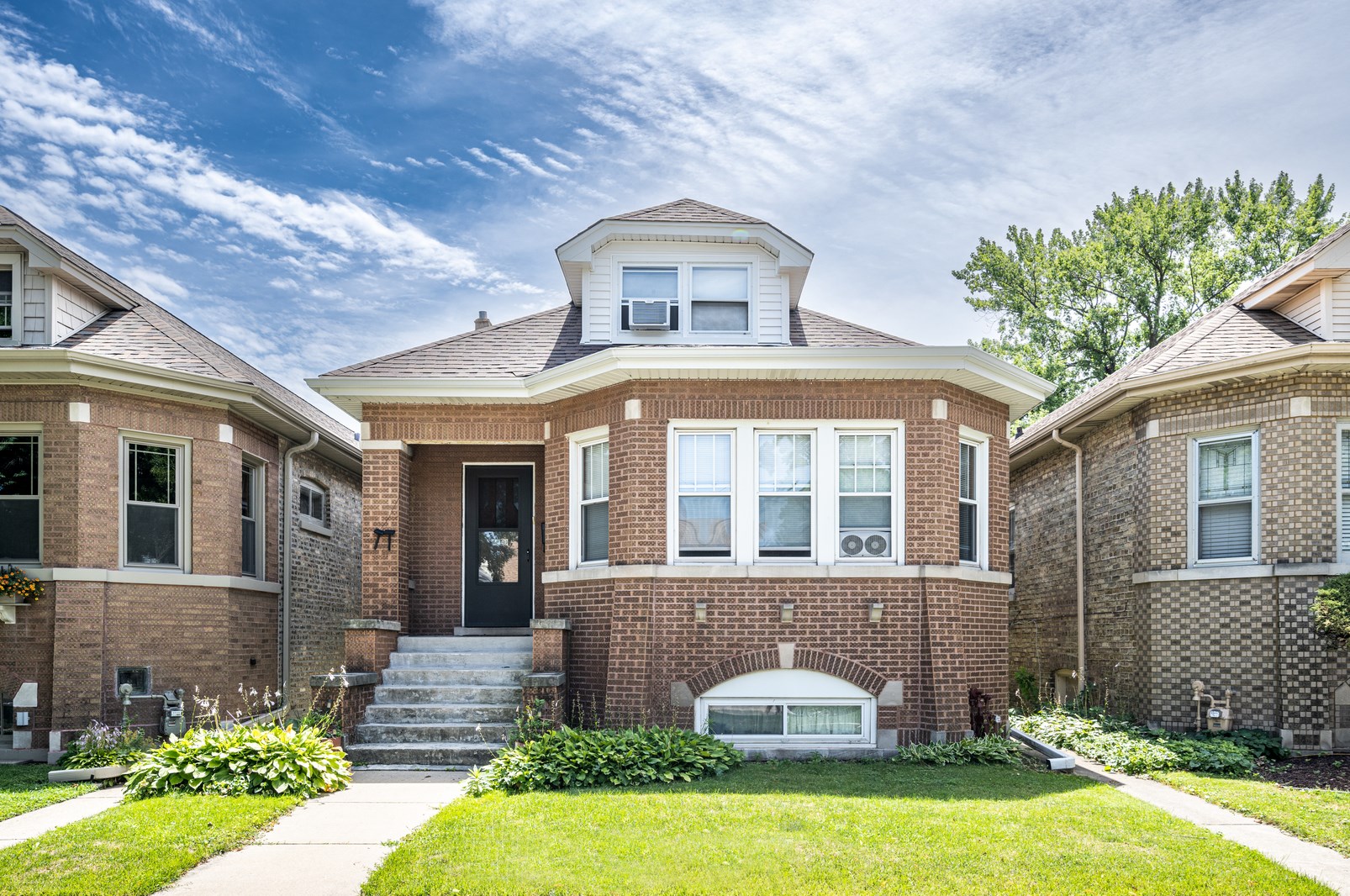 6349 W Hyacinth St, Chicago, IL 60646 - MLS 11475595 - Coldwell Banker