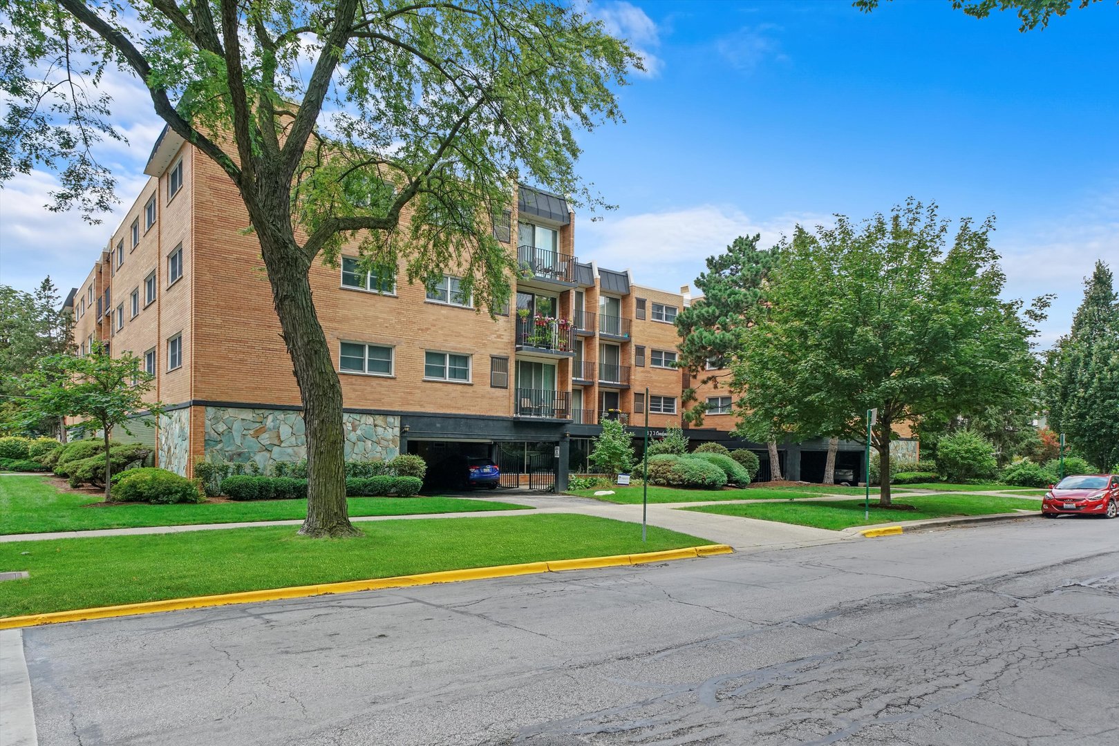 333 S East Ave #308, Oak Park, IL 60302 - MLS 11625911 - Coldwell Banker