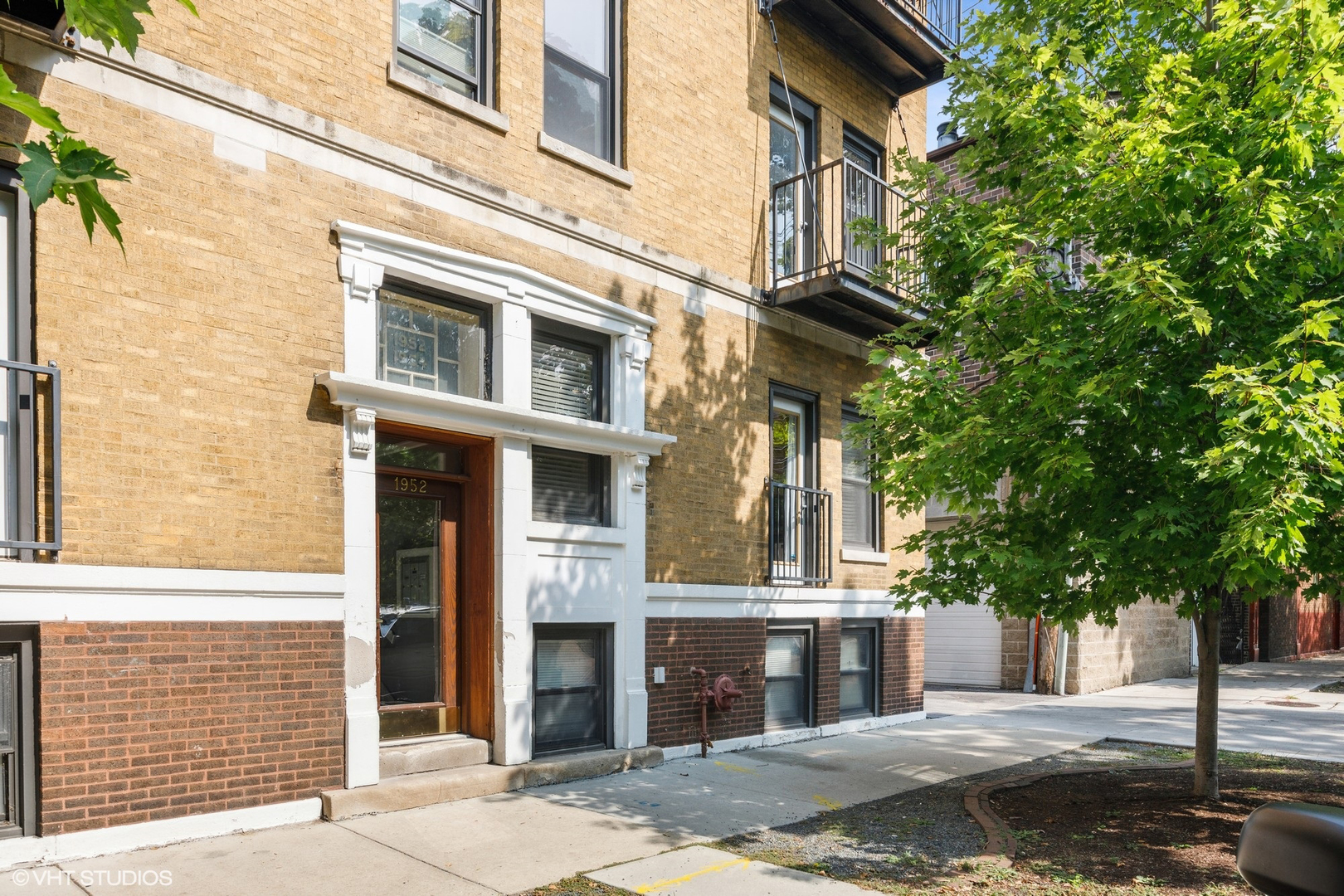 1952 W Byron St #2, Chicago, IL 60613 - MLS 11634344 - Coldwell Banker