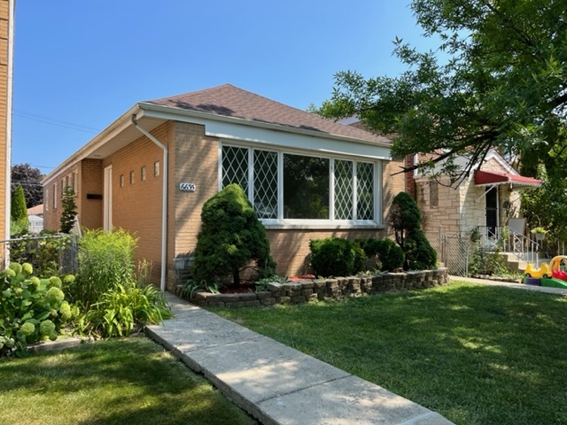 6635 N Whipple St, Chicago, IL 60645 - MLS 11641422 - Coldwell Banker