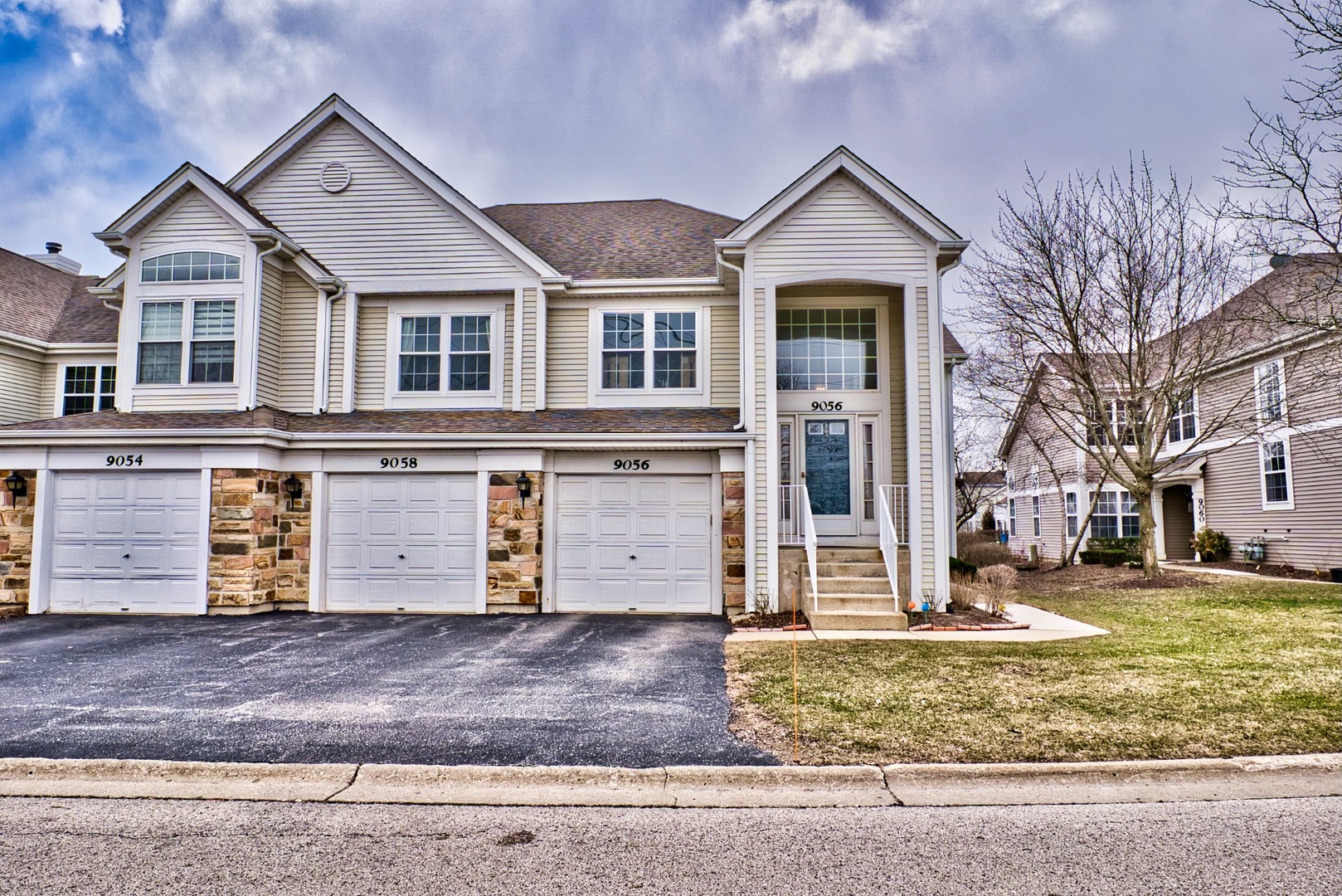 9056 W Heathwood Cir, Niles, IL 60714 MLS 11740608 Coldwell Banker
