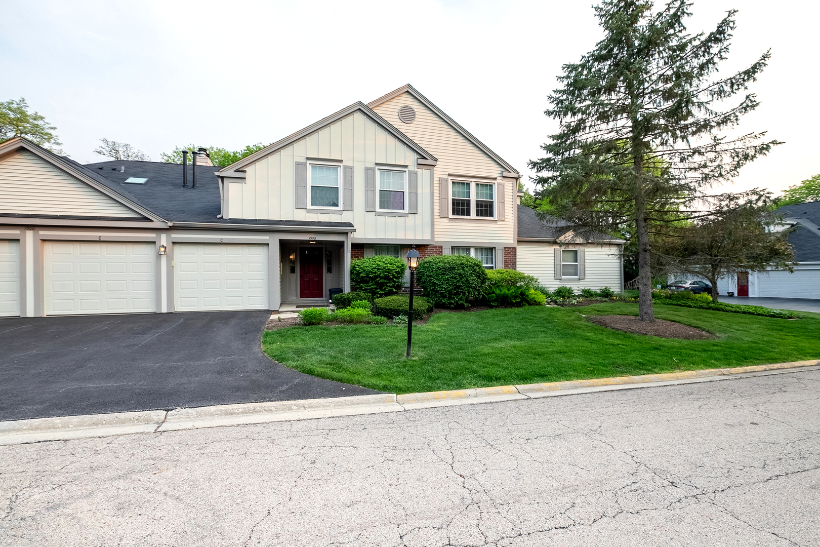 1900 Gresham Cir #B, Wheaton, IL 60189 - MLS 11809507 - Coldwell Banker