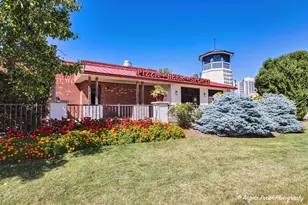 226 N Sheridan Rd, Waukegan, IL 60085 - Photo 1