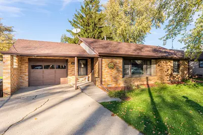 27 W Pine Avenue, Cortland, IL 60112 - Photo 1