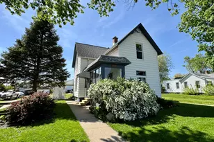 616 N Pleasant St, Princeton, IL 61356 - Photo 1