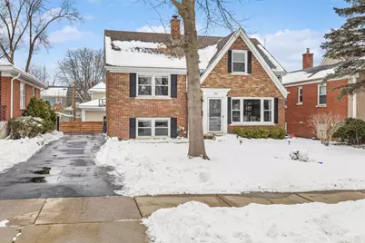 135 N Peck Avenue, La Grange, IL 60525 - Photo 1