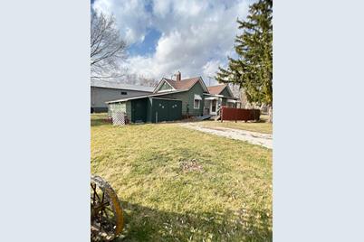 511 E Maple Street - Photo 1