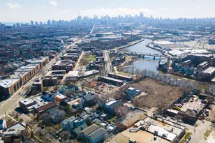 2221 W Oakdale Ave, Chicago, IL 60618 - Photo 1