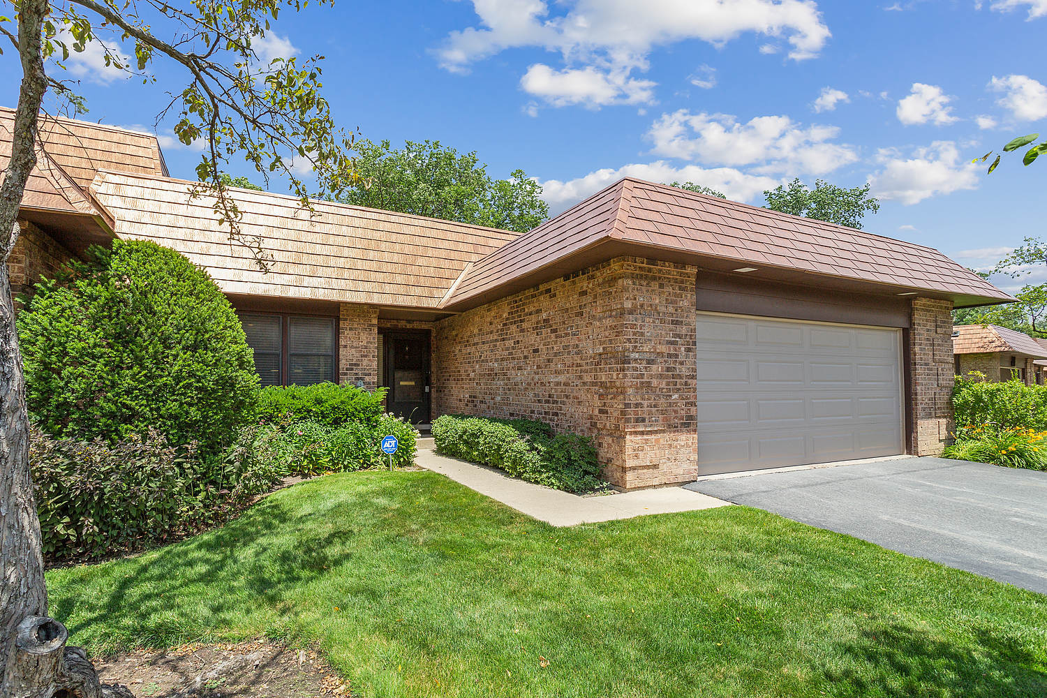 4010 Dundee Rd, Northbrook, IL 60062 - MLS 12051575 - Coldwell Banker