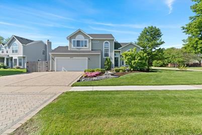 18075 W Banbury Drive, Gurnee, IL 60031 - Photo 1