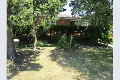 7246 W Oakton Street, Niles, IL 60714 - Photo 1