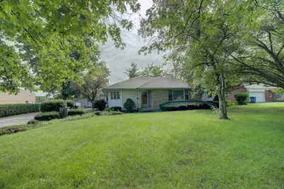 622 S Belmont Avenue, Watseka, IL 60970 - Photo 1
