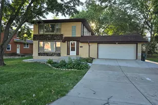 416 S Summit St, Barrington, IL 60010 - Photo 1