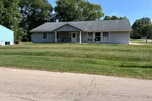 833 S 16th Ave, Freeport, IL 61032 - Photo 1