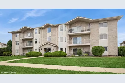 717 N 5th Avenue #204, Addison, IL 60101 - Photo 1