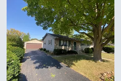 645 W 9th Street, Belvidere, IL 61008 - Photo 1