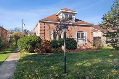 7318 N Keystone Avenue, Lincolnwood, IL 60712 - Photo 1