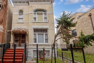 1351 N Campbell Ave, Chicago, IL 60622 - Photo 1