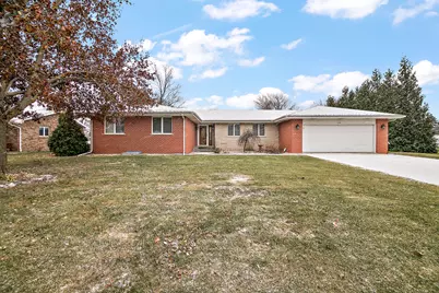 194 E Walnut Street, Herscher, IL 60941 - Photo 1