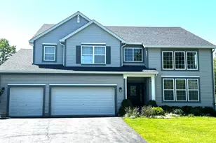 812 Auburn Ln, Lindenhurst, IL 60046 - Photo 1