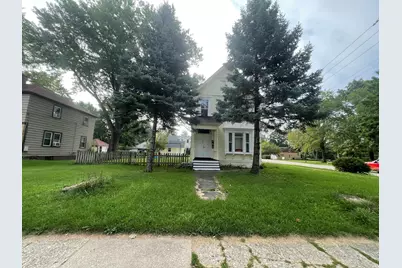 105 S McHenry Avenue, Crystal Lake, IL 60014 - Photo 1