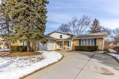 1306 W Haven Drive, Arlington Heights, IL 60005 - Photo 1