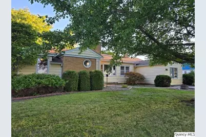 825 Augusta Road, Carthage, IL 62321 - Photo 1